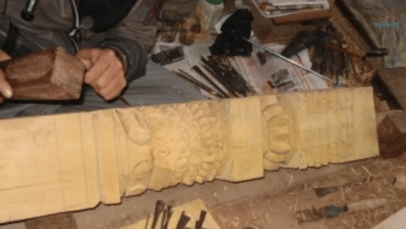 An expert pillar carving